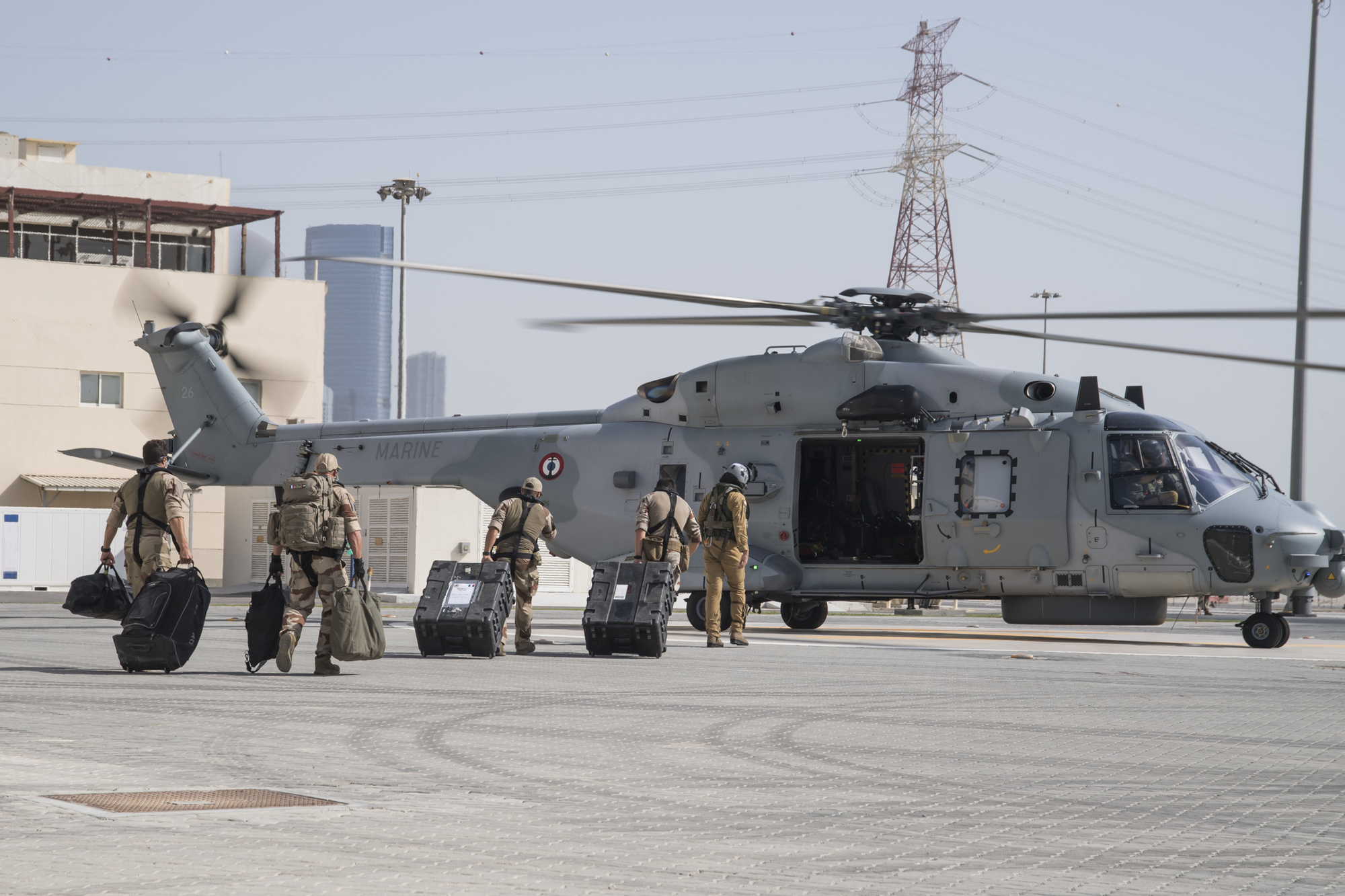 FFEAU - Le détachement du groupe régional d’intervention plongeurs-démineurs en exercice avec la FREMM Languedoc