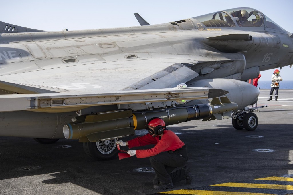  CLEMENCEAU 21 - Premier engagement du groupe aéronaval depuis la mer Rouge au profit de l’opération CHAMMAL
