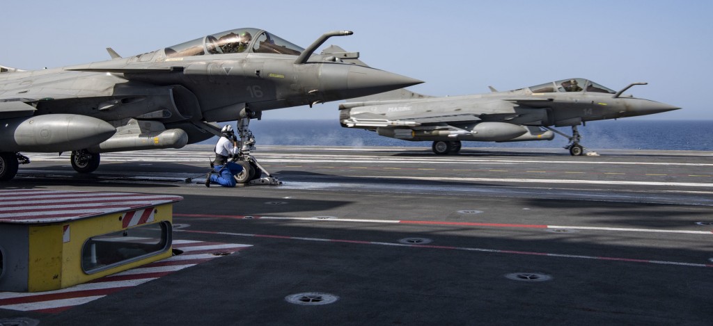  CLEMENCEAU 21 - Premier engagement du groupe aéronaval depuis la mer Rouge au profit de l’opération CHAMMAL