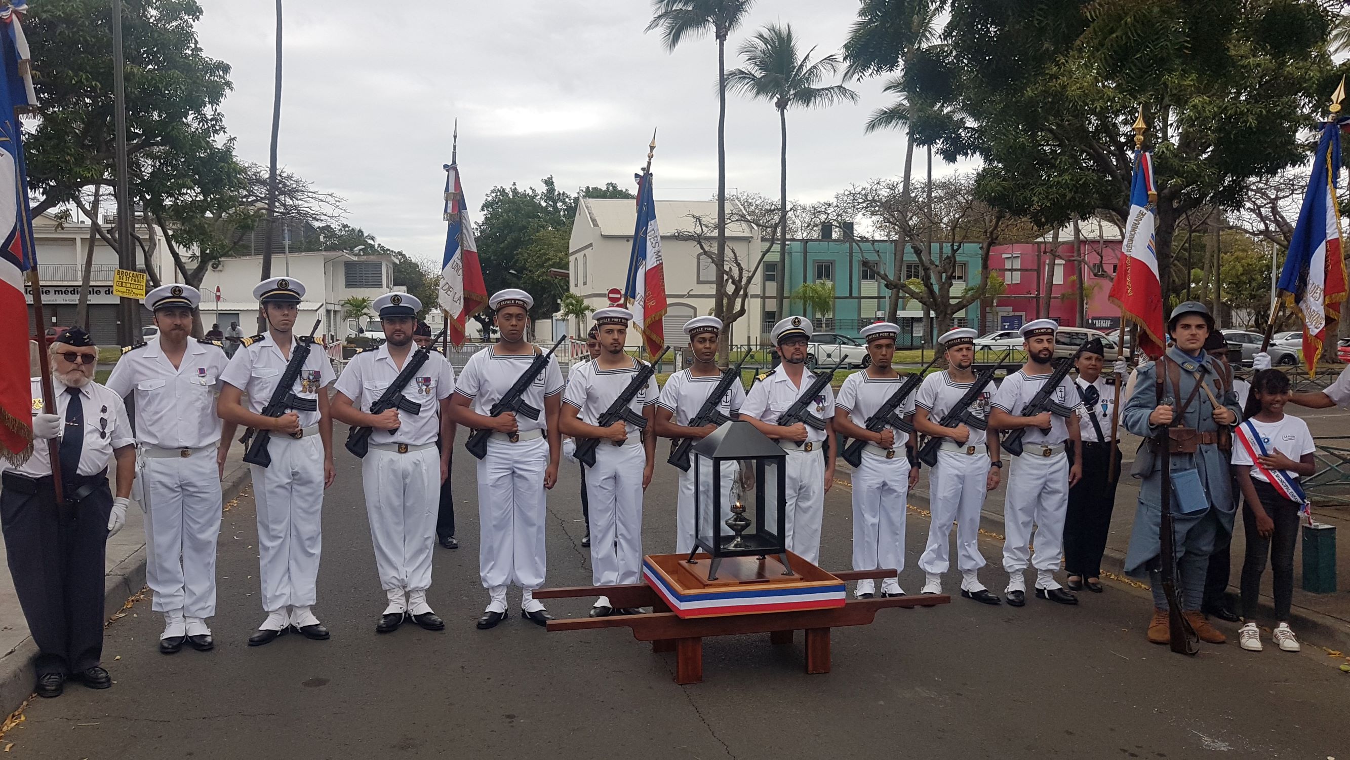  Les marins de la Force d’action navale commémorent l’Armistice du 11 novembre