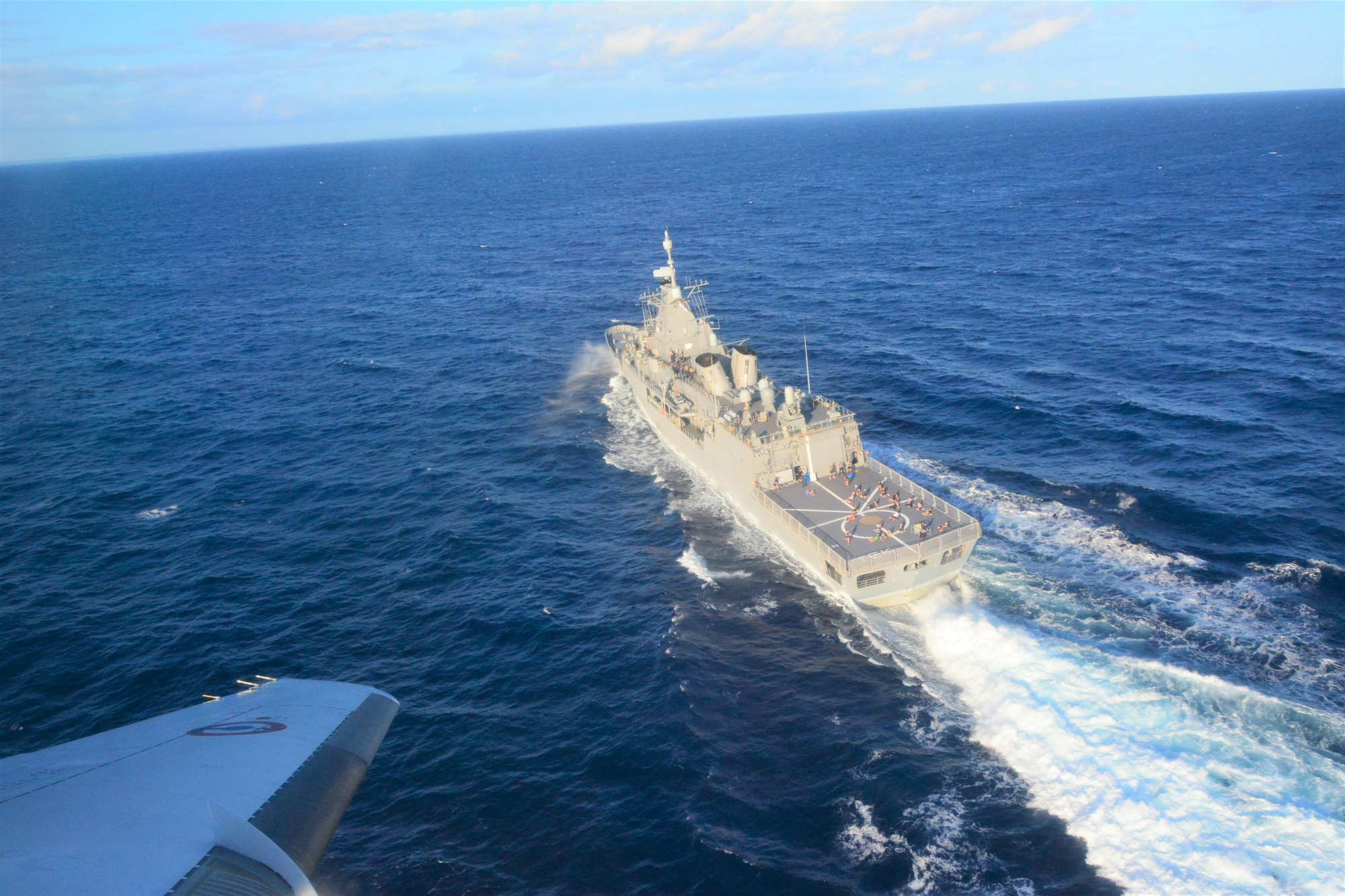 FANC – Coopération entre un avion de surveillance maritime des FANC et la frégate néo-zélandaise Te Kaha
