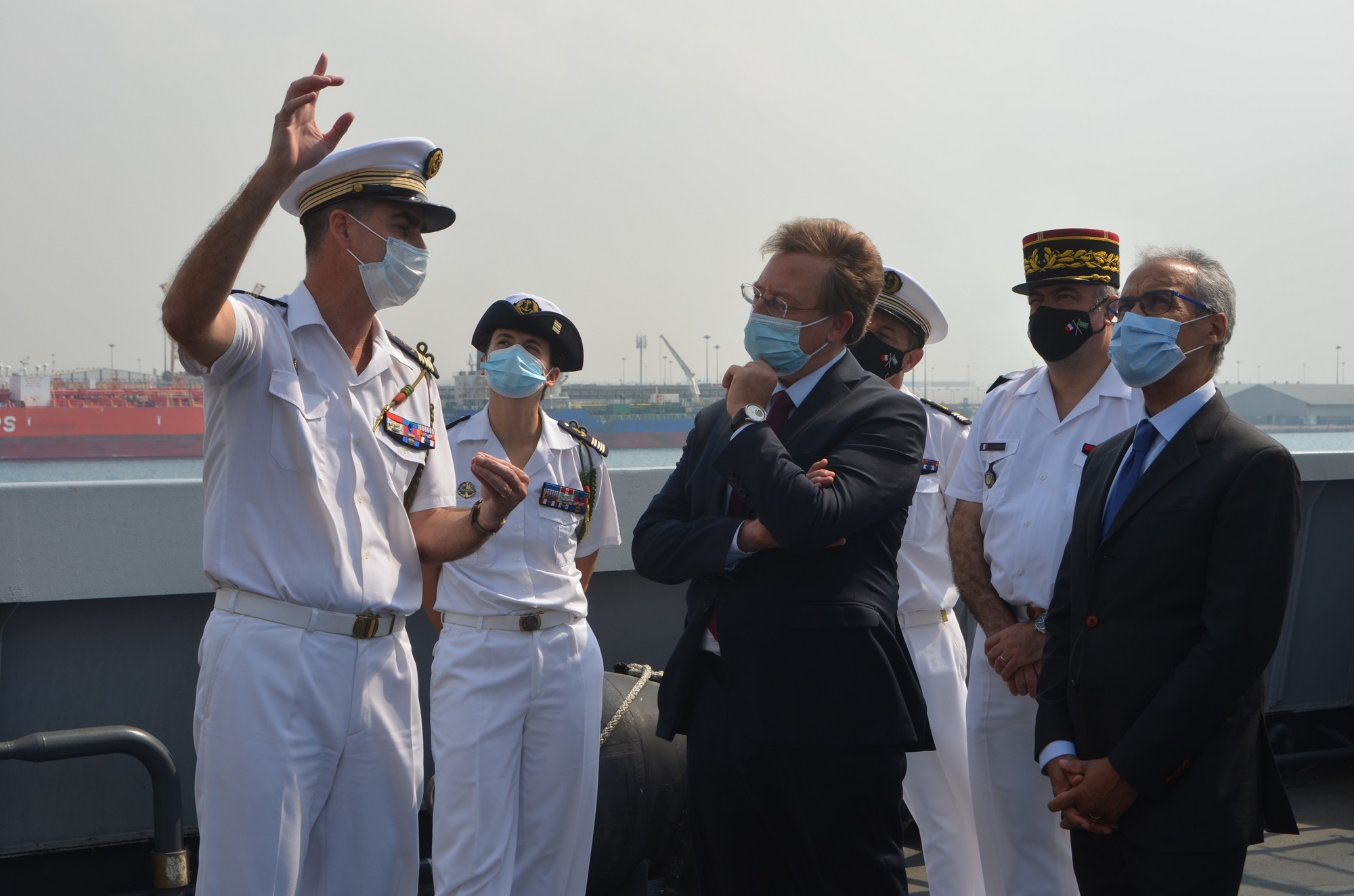 Après avoir appareillé, les marins du Chevalier Paul ont participé à un entrainement bilatéral avec leurs homologues de la frégate saoudienne Makkah de type Al Ryad, de conception française.  Lors de ces interactions, les deux navires ont effectué une série d’exercices variés : présentations de ravitaillement à la mer (PRERAM), évolutions tactiques (EVOLEX) et manœuvres d’aviation croisées (CROSSDECK) avec les hélicoptères Panther embarqués à bord de chacun des navires.  Ces exercices conjoints ont permis d’afficher la volonté des marines française et saoudienne de renforcer leur coopération et de contribuer à  la sécurité et à la stabilité de la région.