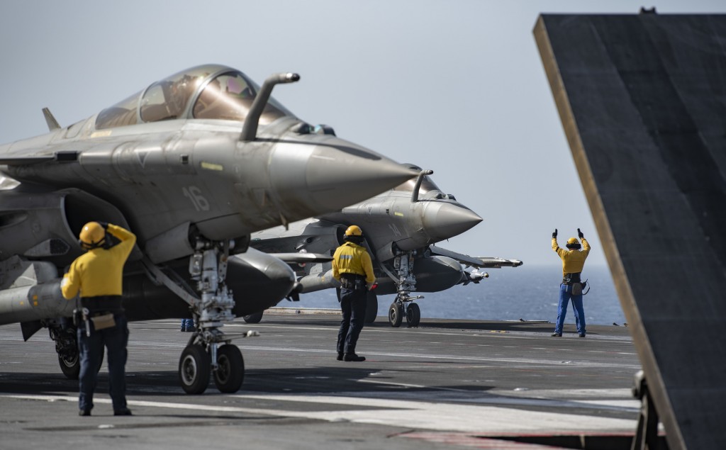  CLEMENCEAU 21 - Premier engagement du groupe aéronaval depuis la mer Rouge au profit de l’opération CHAMMAL