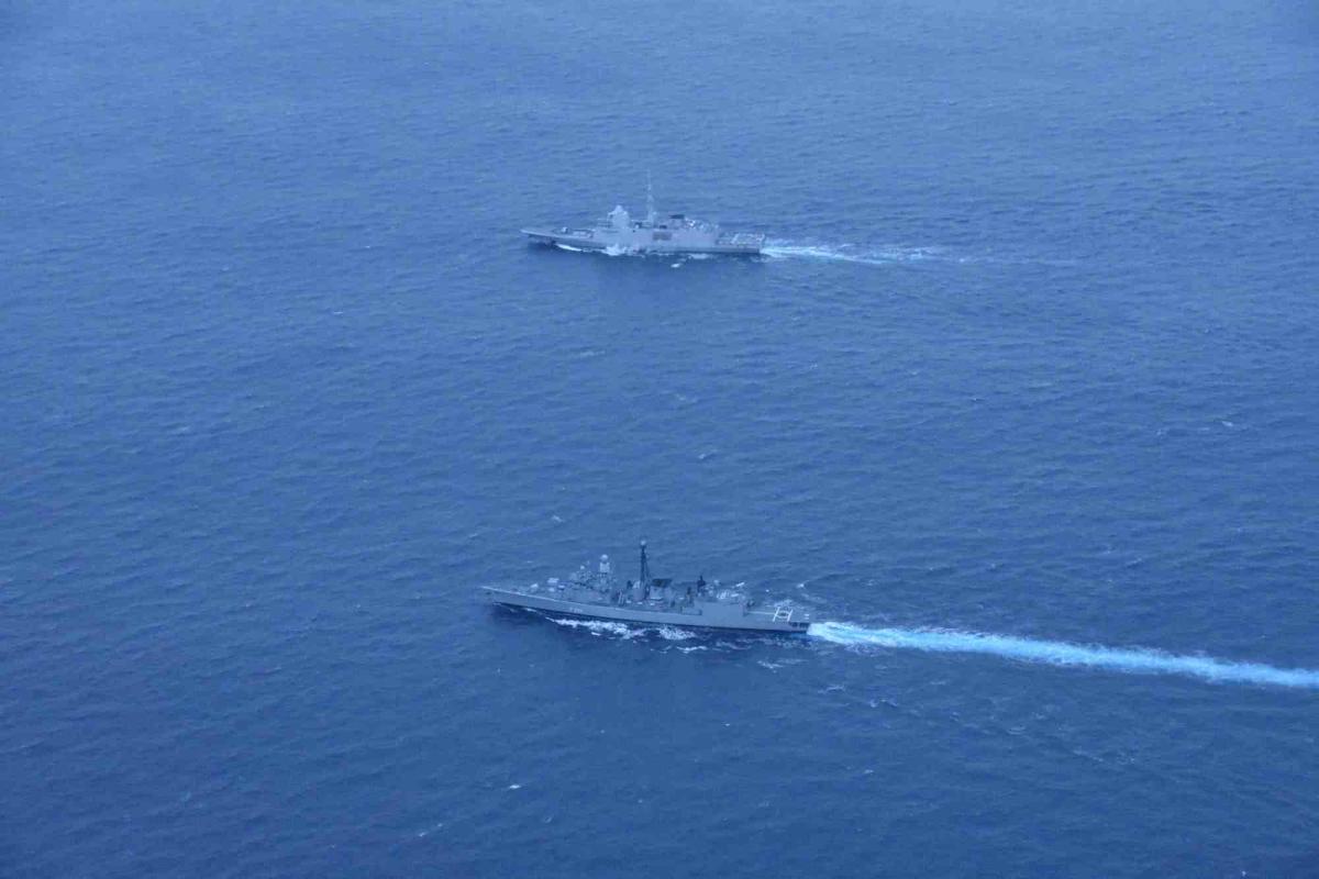 Territoire national - La Frégate multi-missions Aquitaine s’entraîne avec une frégate allemande au large du Finistère