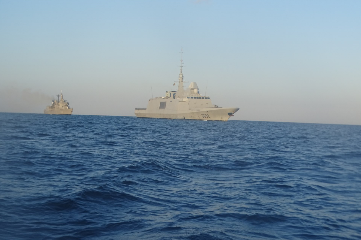 Méditerranée centrale – La FREMM Provence s’entraîne avec les forces armées grecques