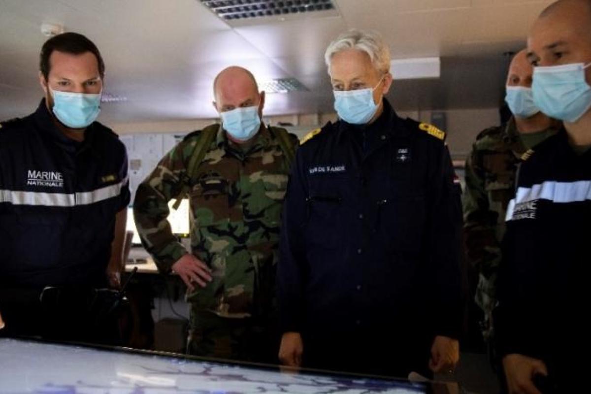COLD RESPONSE 2022 - Un groupement tactique embarqué néerlandais à bord du porte-hélicoptères amphibie Dixmude