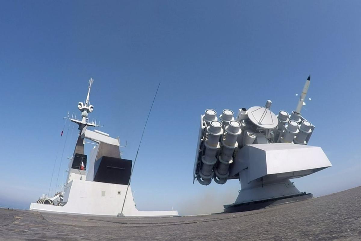 Méditerranée – Tir de missile CROTALE réussi pour la frégate Aconit 
