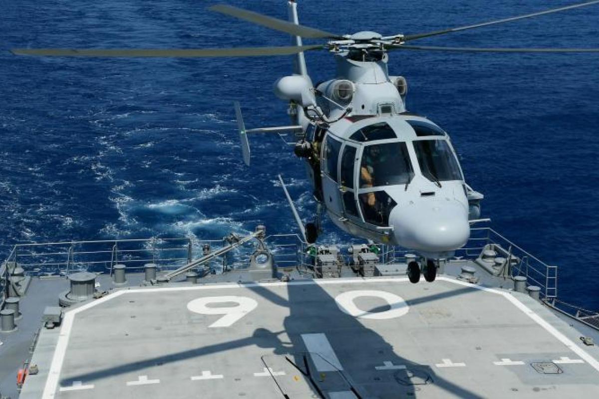 FFEAU - La FLF Surcouf et la frégate japonaise Samidare s’entraînent ensemble dans le golfe d’Aden