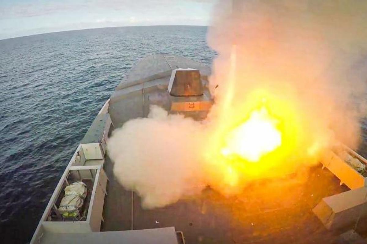 Méditerranée – Entraînements réguliers à la projection de puissance entre la Marine nationale et l’US Navy