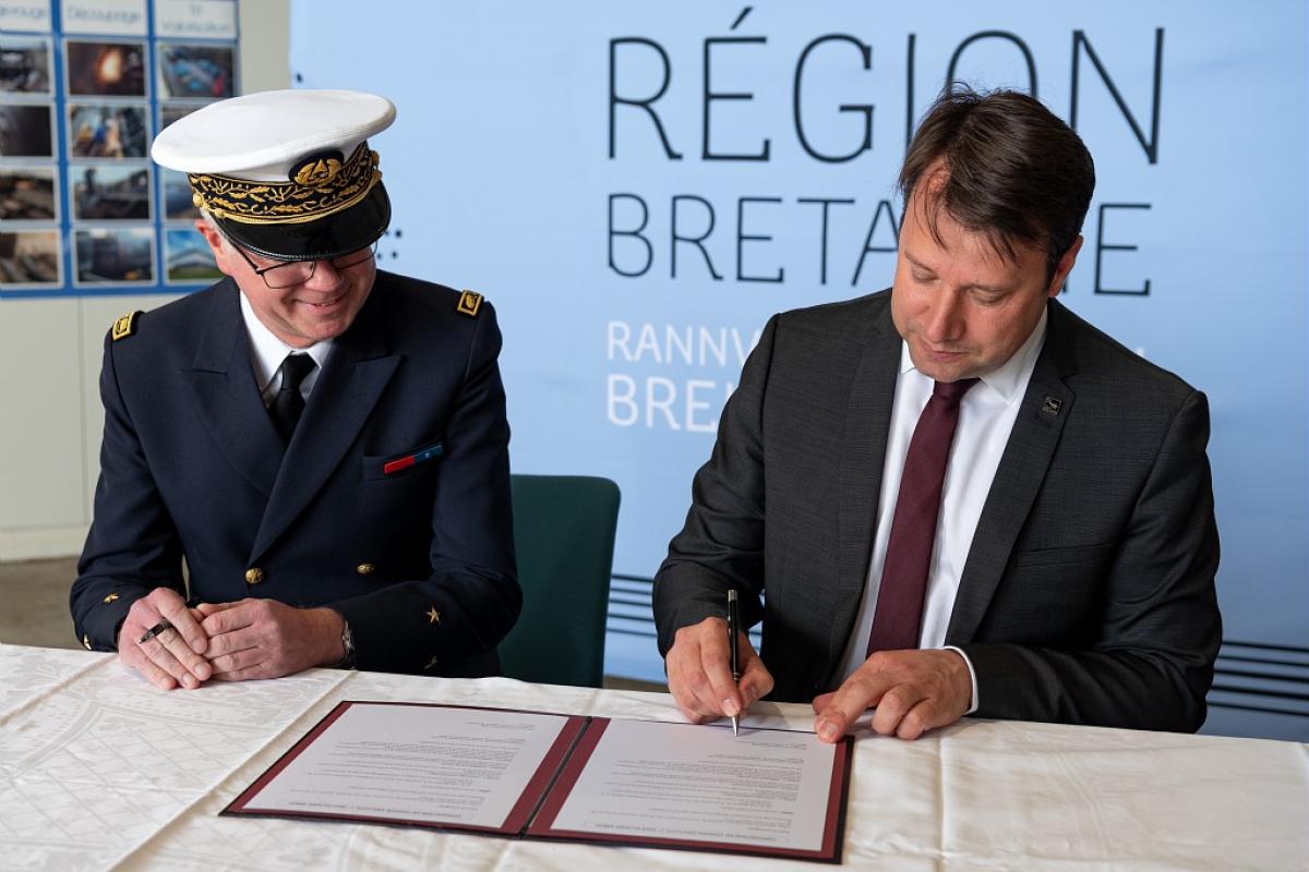 Cérémonie de remise de l’hélice du sous-marin Agosta au profit de la Région Bretagne