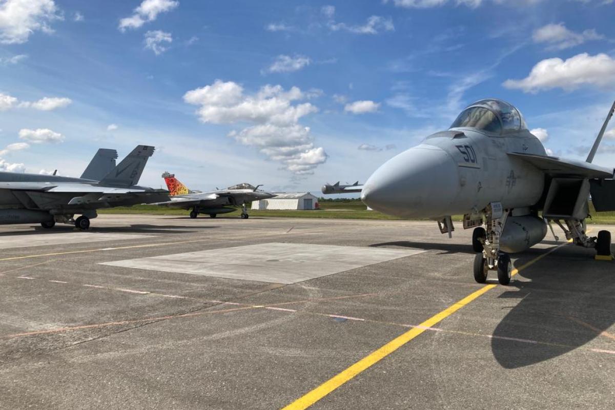 Coopération franco-américaine : 7 avions de chasse américains F18 sur la base d’aéronautique navale de Landivisiau