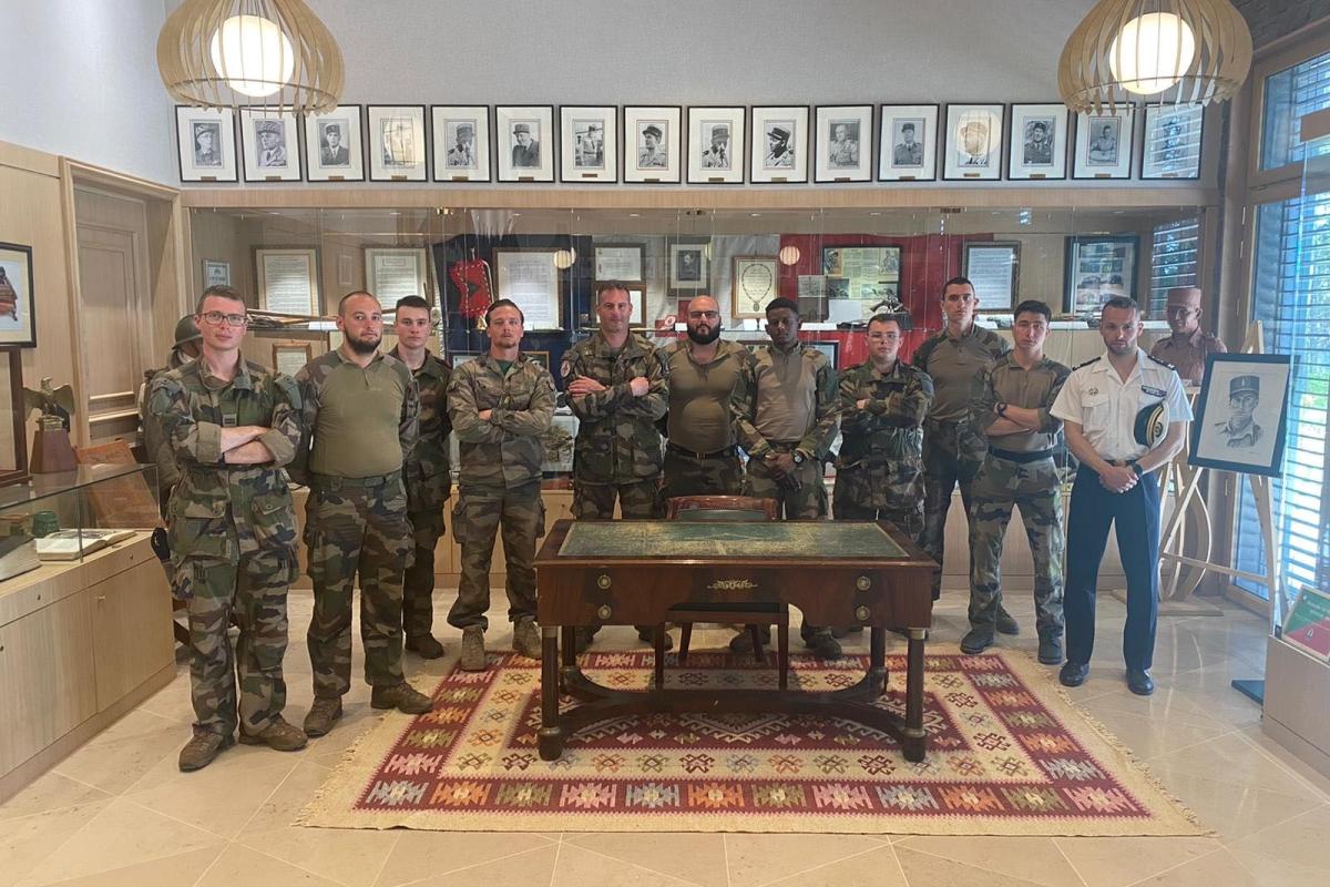 L’équipe de visite de la FREMM Languedoc A s’entraîne dans le Larzac avec les légionnaires de la 13ème DBLE