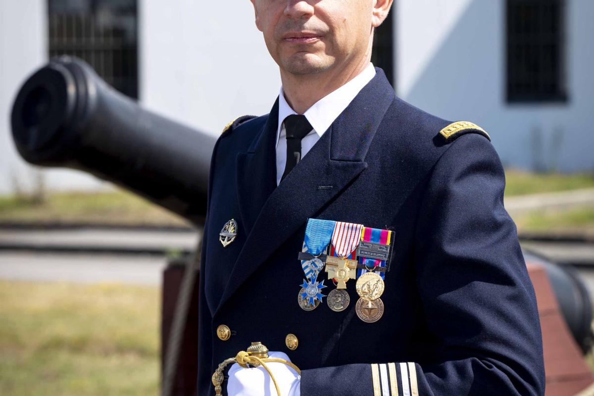 Prise de commandement de la base des fusiliers marins et commandos