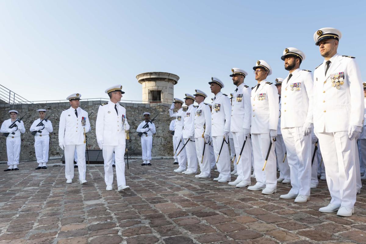 Un nouveau commandant pour l'équipage A  de la frégate multimissions Languedoc