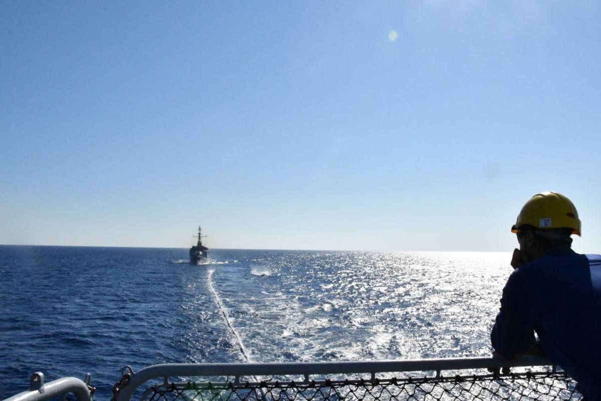 Ravitaillement à la mer : le BCR Marne et le PHM Commandant Birot en flèche !