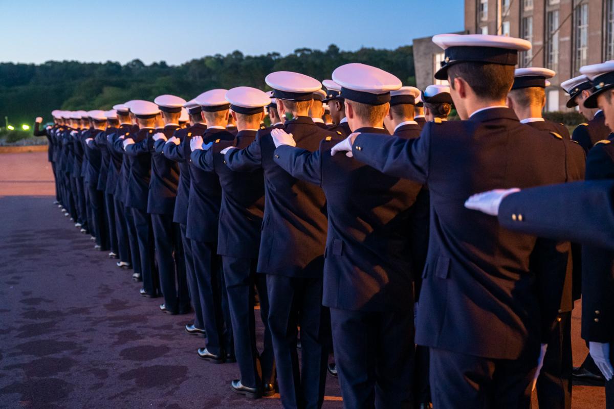  Remise de sabres aux nouveaux élèves-officiers de la promotion EN22