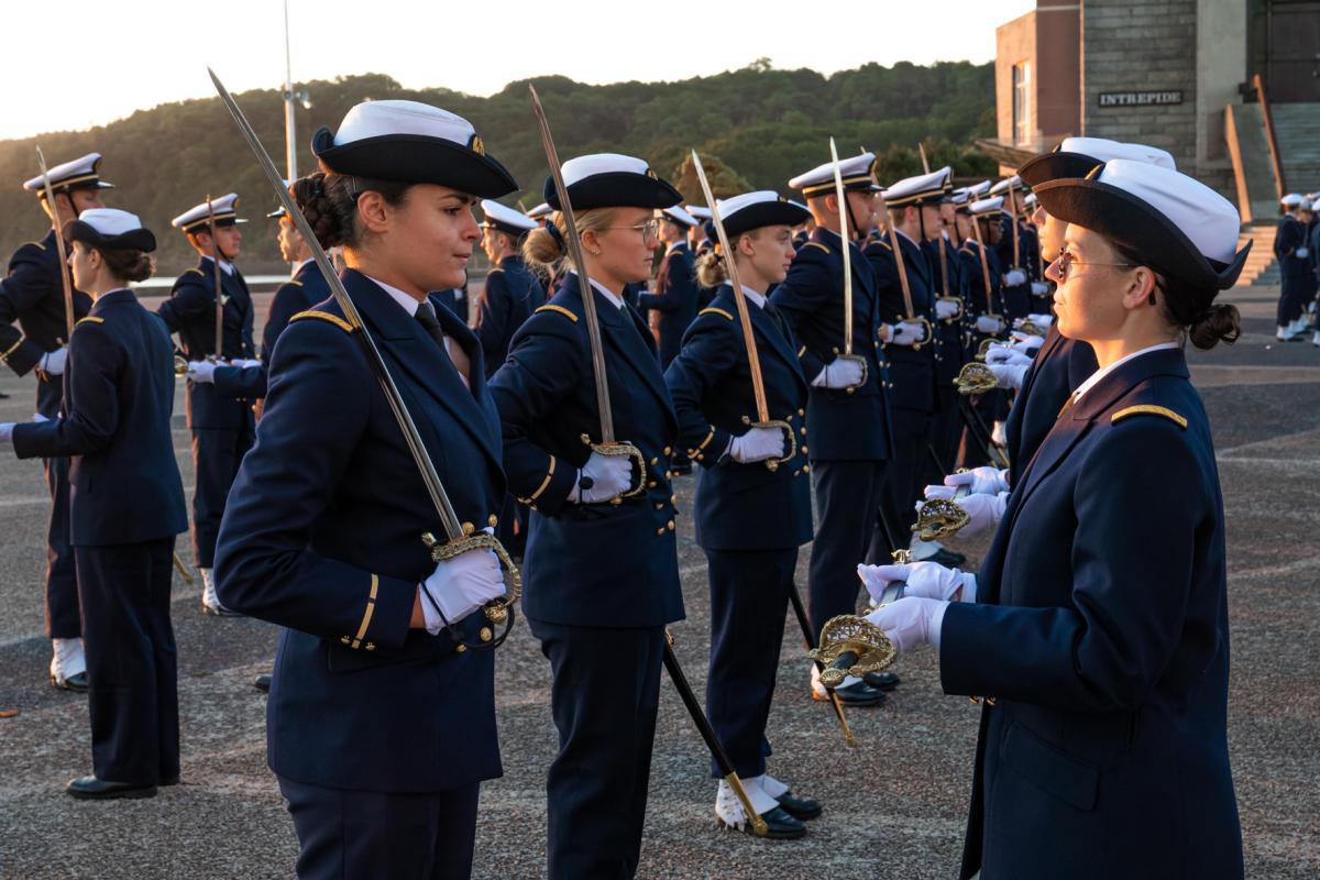  Remise de sabres aux nouveaux élèves-officiers de la promotion EN22