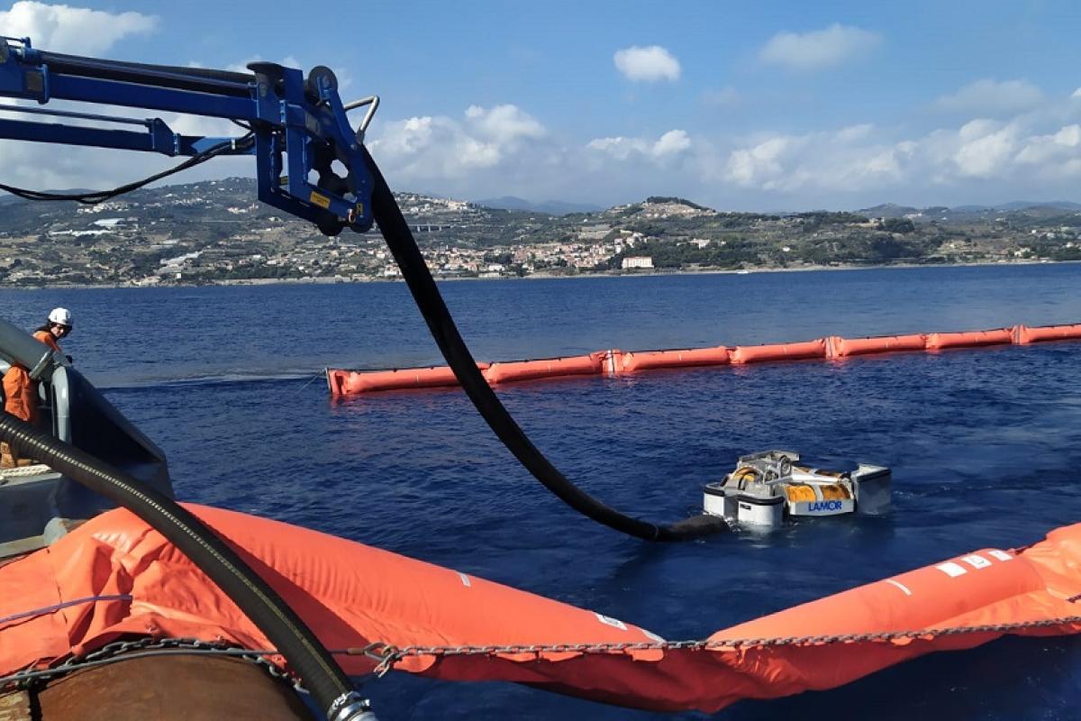 Collaboration tripartite dans la lutte contre les pollutions marines