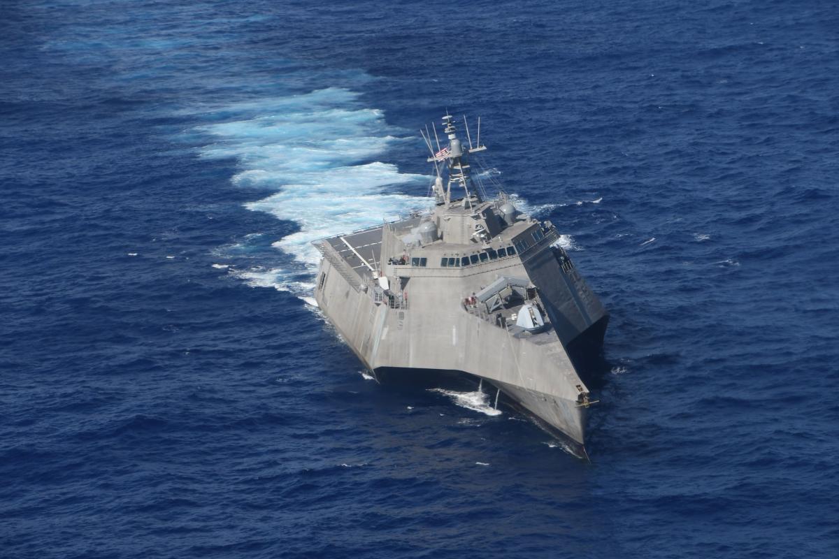  FAPF – Coopération opérationnelle des FAPF avec un bâtiment de l’US Navy FAPF – Coopération opérationnelle des FAPF avec un bâtiment de l’US Navy