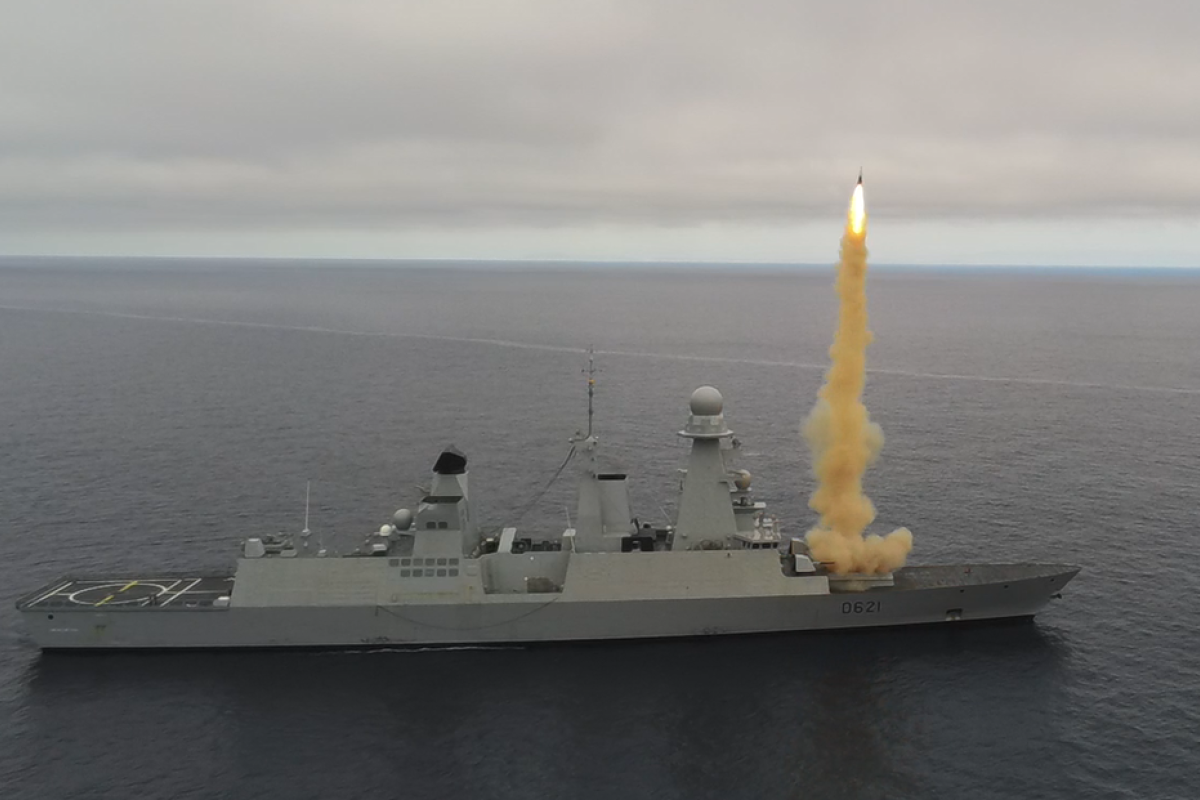  Le groupe aéronaval s’entraîne contre les menaces missiles