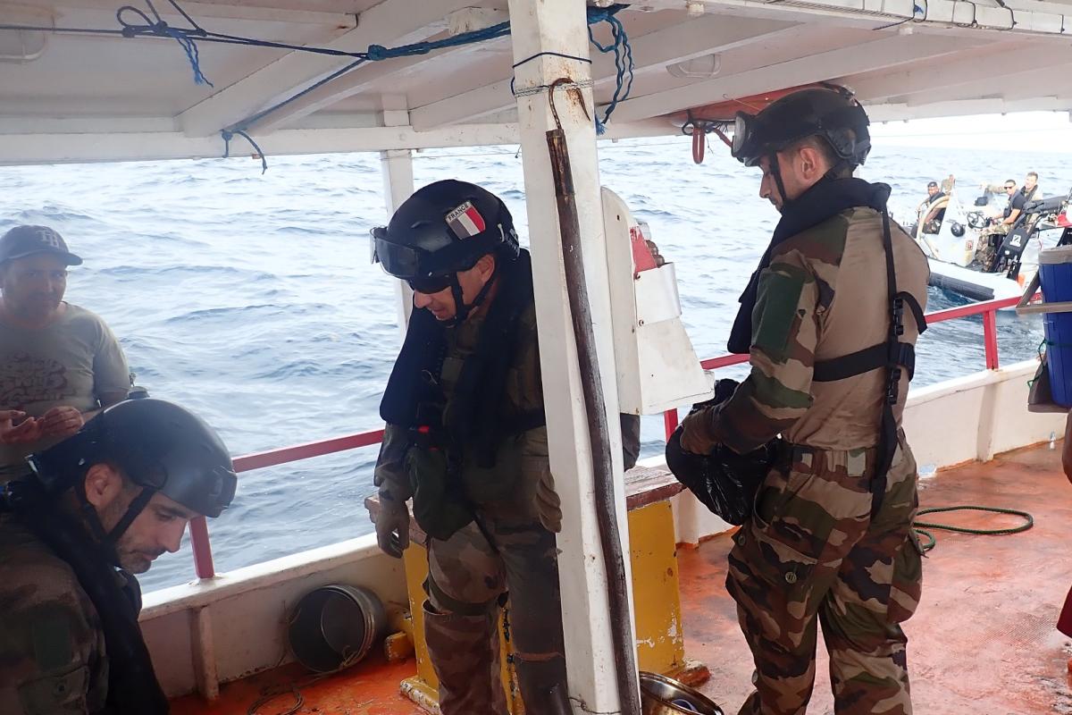  De retour de mission Corymbe, le Germinal porte assistance à un navire de pêche
