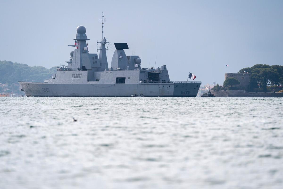  Mission ANTARES : déploiement du groupe aéronaval, autour du porte-avions Charles de Gaulle