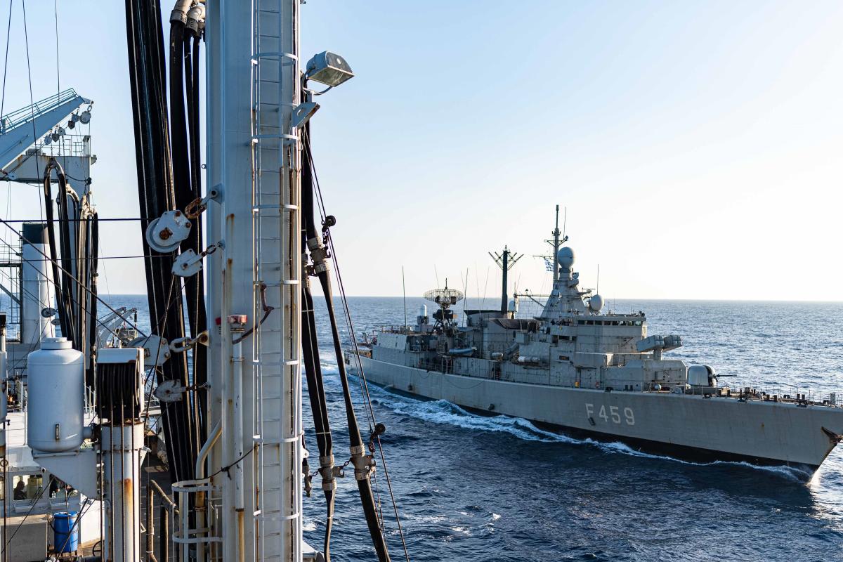  ANTARES – Le BCR Marne sous escorte de la marine grecque en soutien au GAN