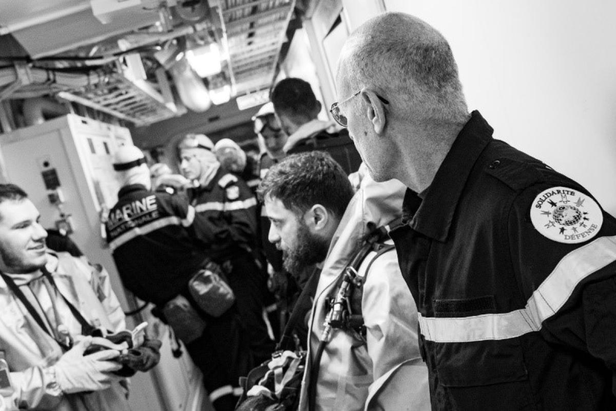  Des blessés à la rencontre des marins, des marins à la rencontre de blessés