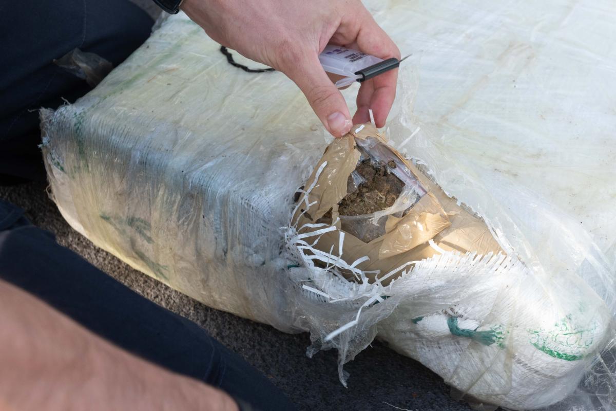  FAA – Saisie de 320 kg de cannabis par le Ventôse dans les Caraïbes
