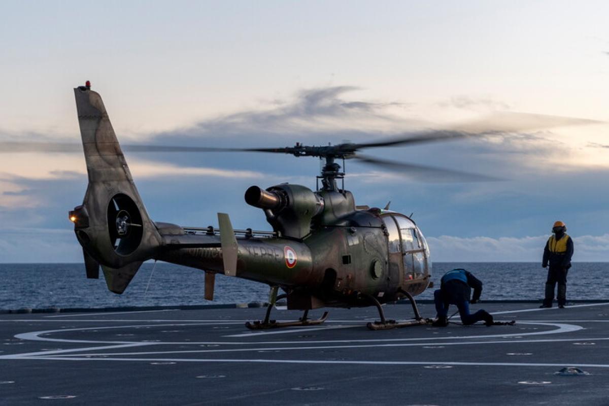  Manœuvres aviation interarmées à bord du Mistral