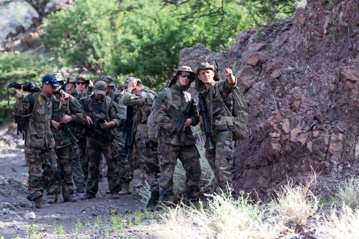  Mission Jeanne d’Arc : débarquement amphibie et manœuvre tactique dans le désert djiboutien pour les officiers-élèves