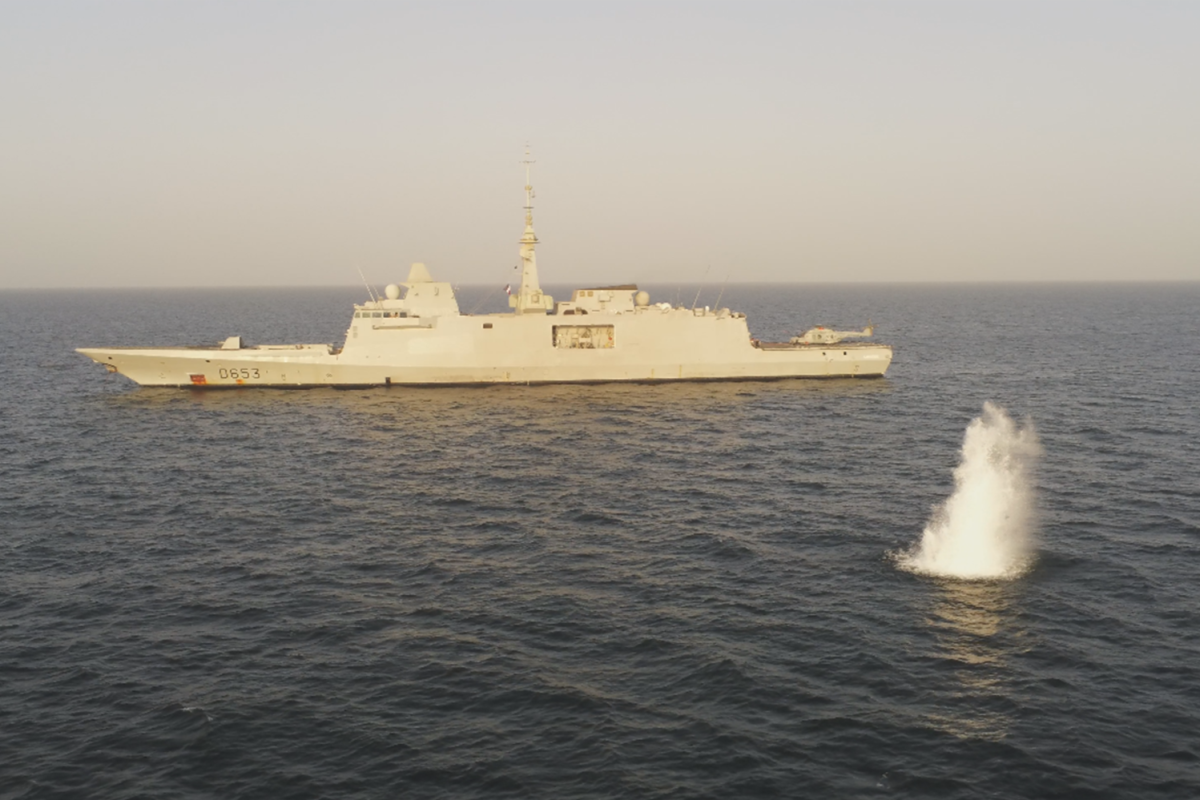 FFEAU - Le détachement du groupe régional d’intervention plongeurs-démineurs en exercice avec la FREMM Languedoc