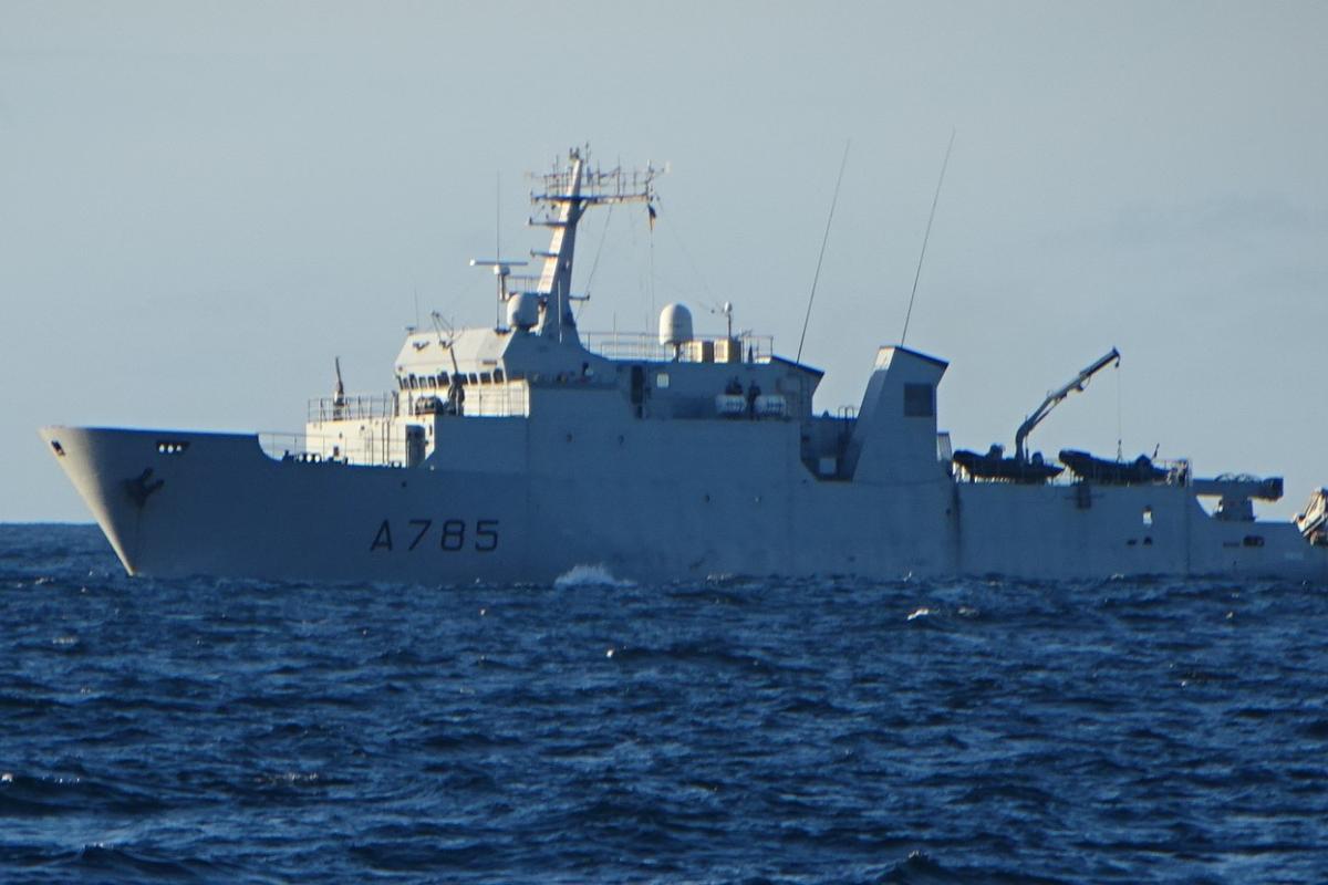 La Thétis en mission de police des pêches dans le golfe de Gascogne