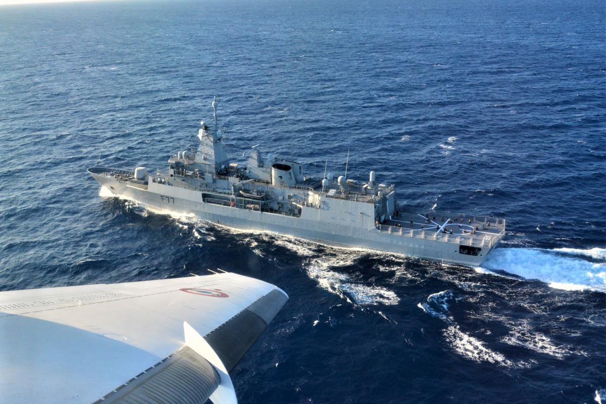 FANC – Coopération entre un avion de surveillance maritime des FANC et la frégate néo-zélandaise Te Kaha