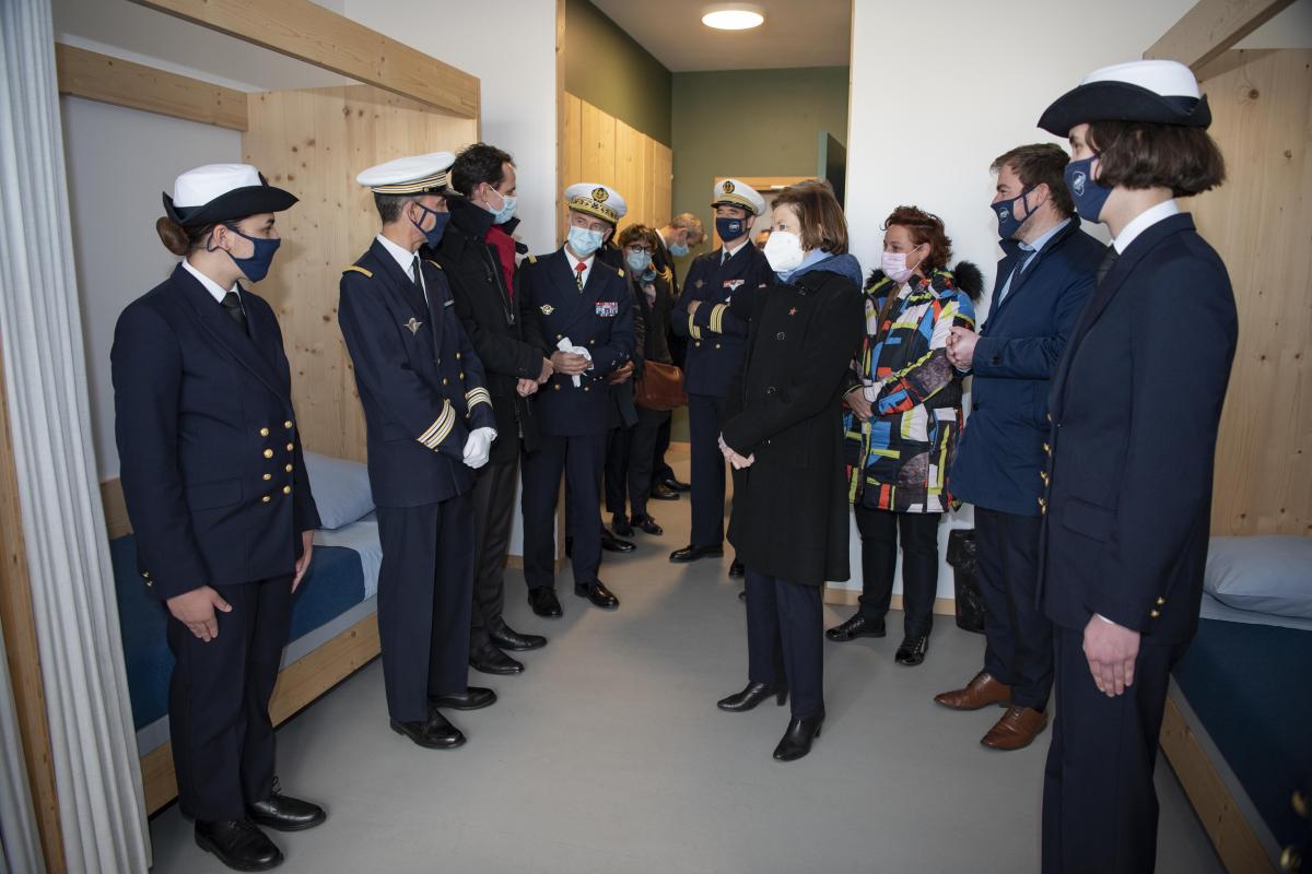 La ministre des Armées visite le nouvel internat de l’Ecole des mousses 