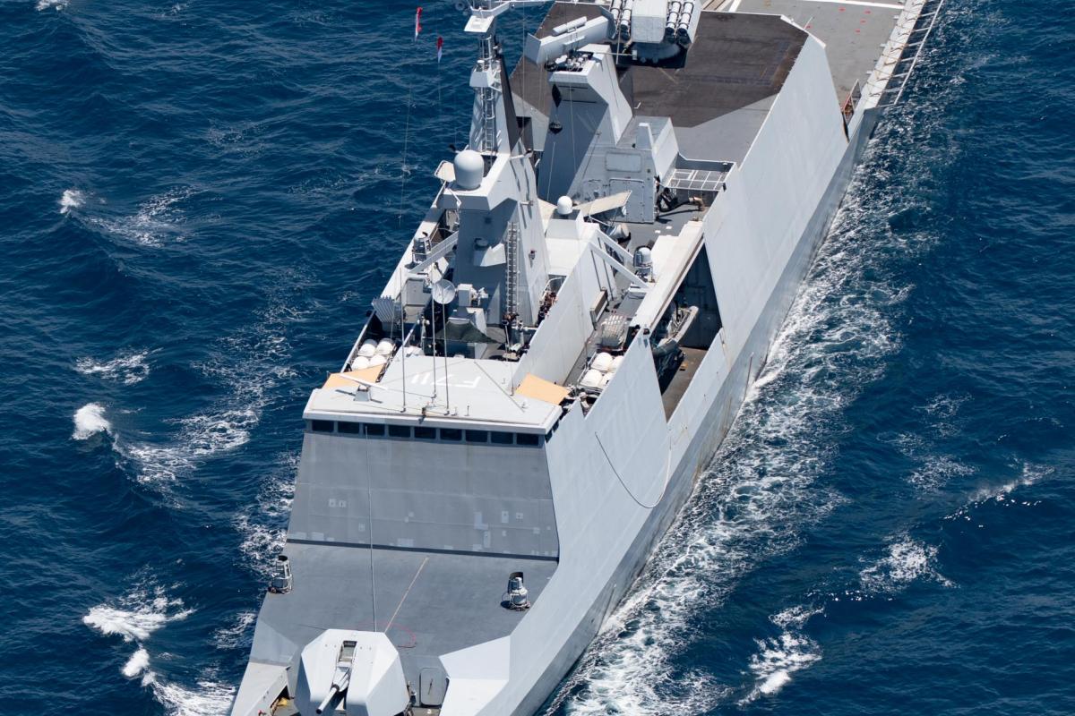 La frégate Surcouf se prépare au combat