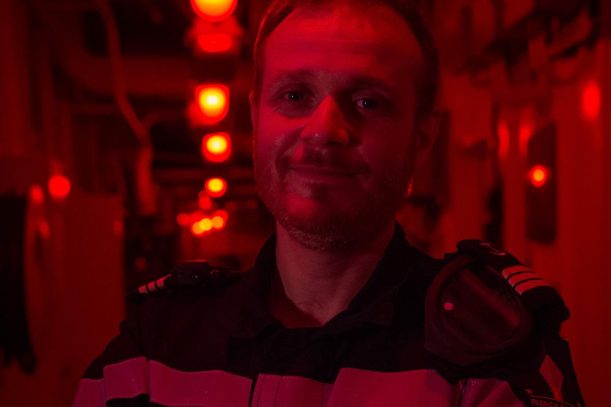 CLEMENCEAU 22 – Lieutenant de vaisseau Anthony, l’homme des ondes du groupe aéronaval 