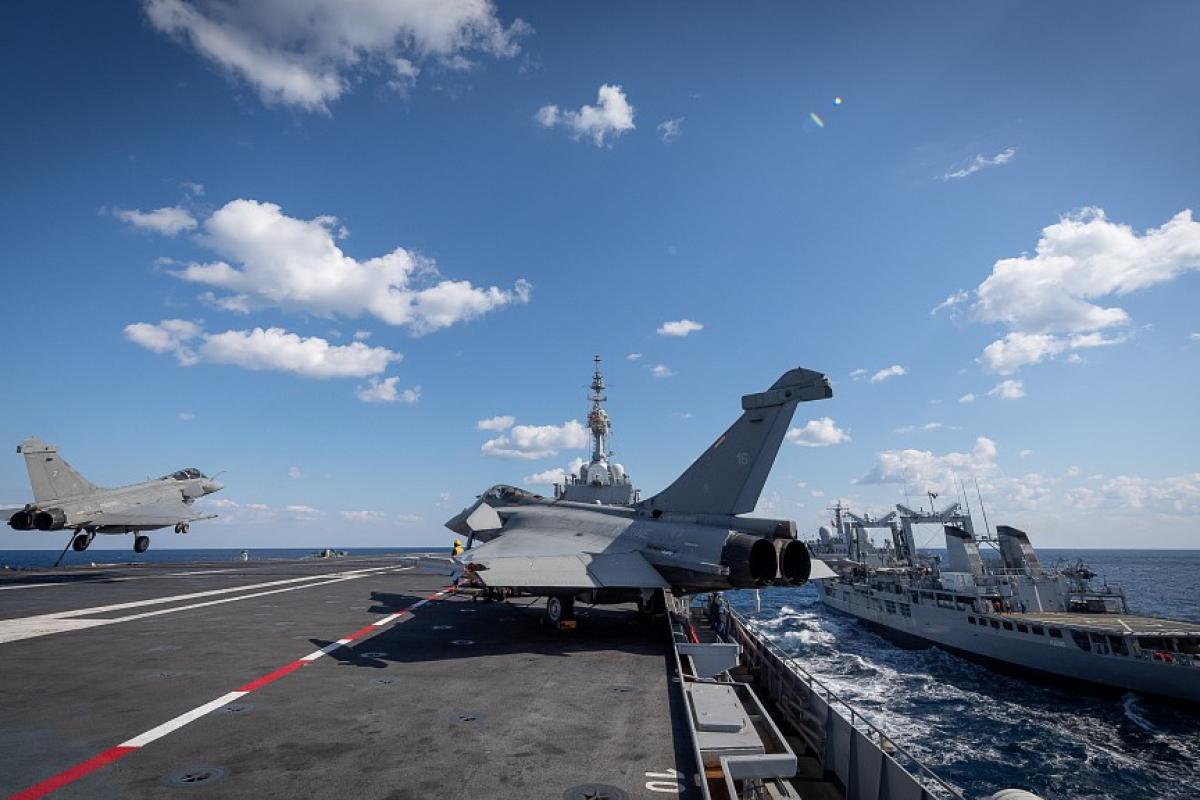 CLEMENCEAU22 – Des appontages en plein ravitaillement à la mer, un gain d’endurance opérationnelle