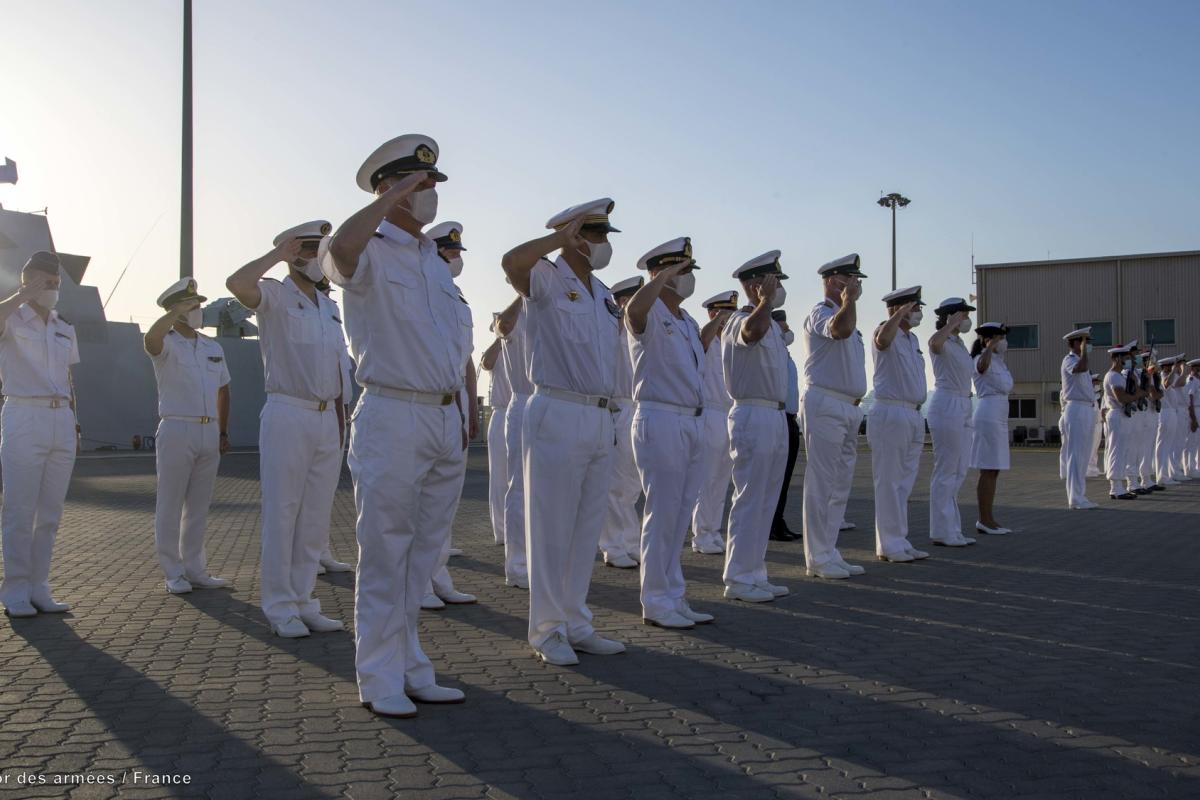 Le 1er mars 2022, le capitaine de vaisseau Nicolas du Chéné a remis le commandement de l’opération AGENOR à l’amiral de flottille Tanguy Botman, des forces armées belges. La cérémonie s’est déroulée sur la base navale des Forces françaises stationnées aux Émirats arabes unis d’où l’état-major commande l’opération.