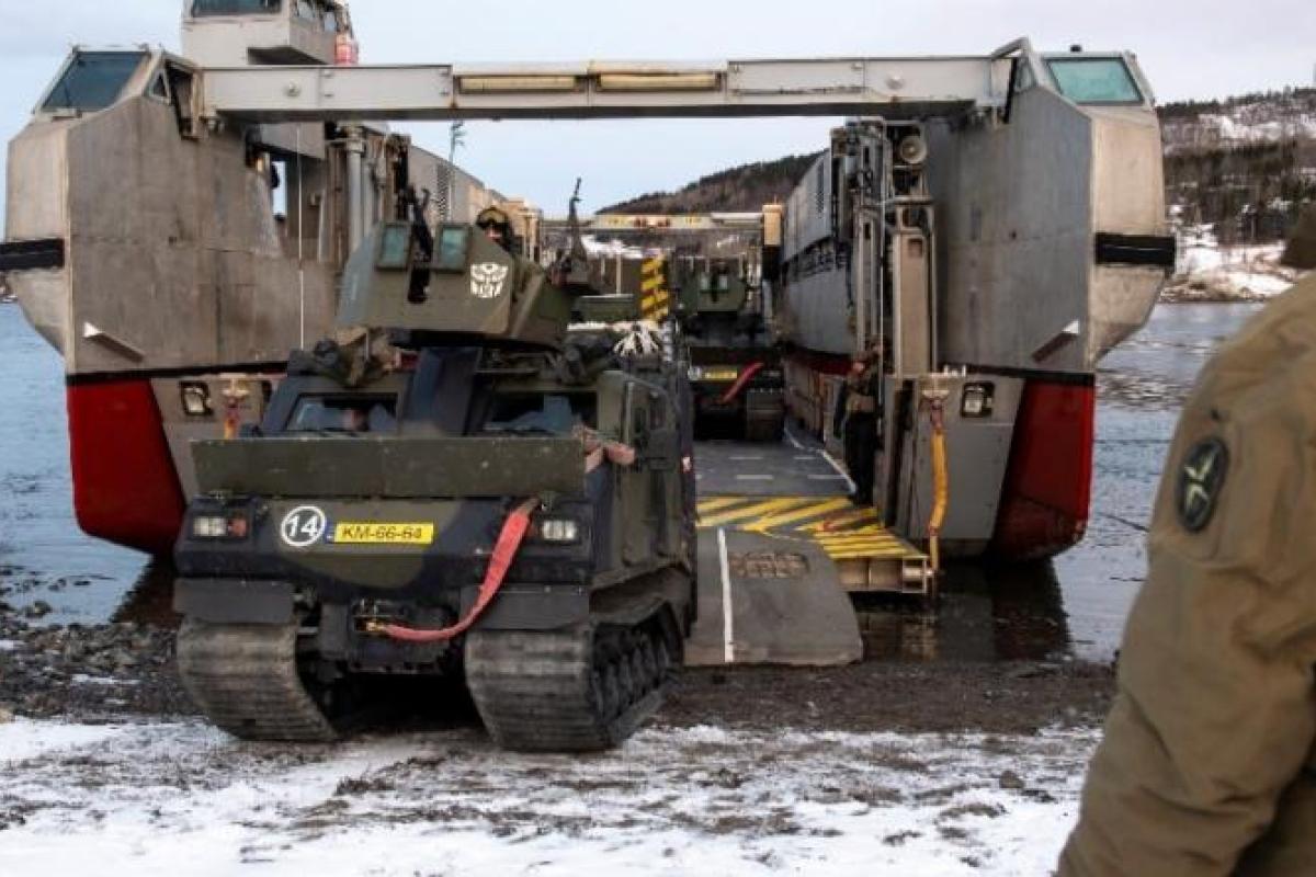 COLD RESPONSE 2022 - Un groupement tactique embarqué néerlandais à bord du porte-hélicoptères amphibie Dixmude