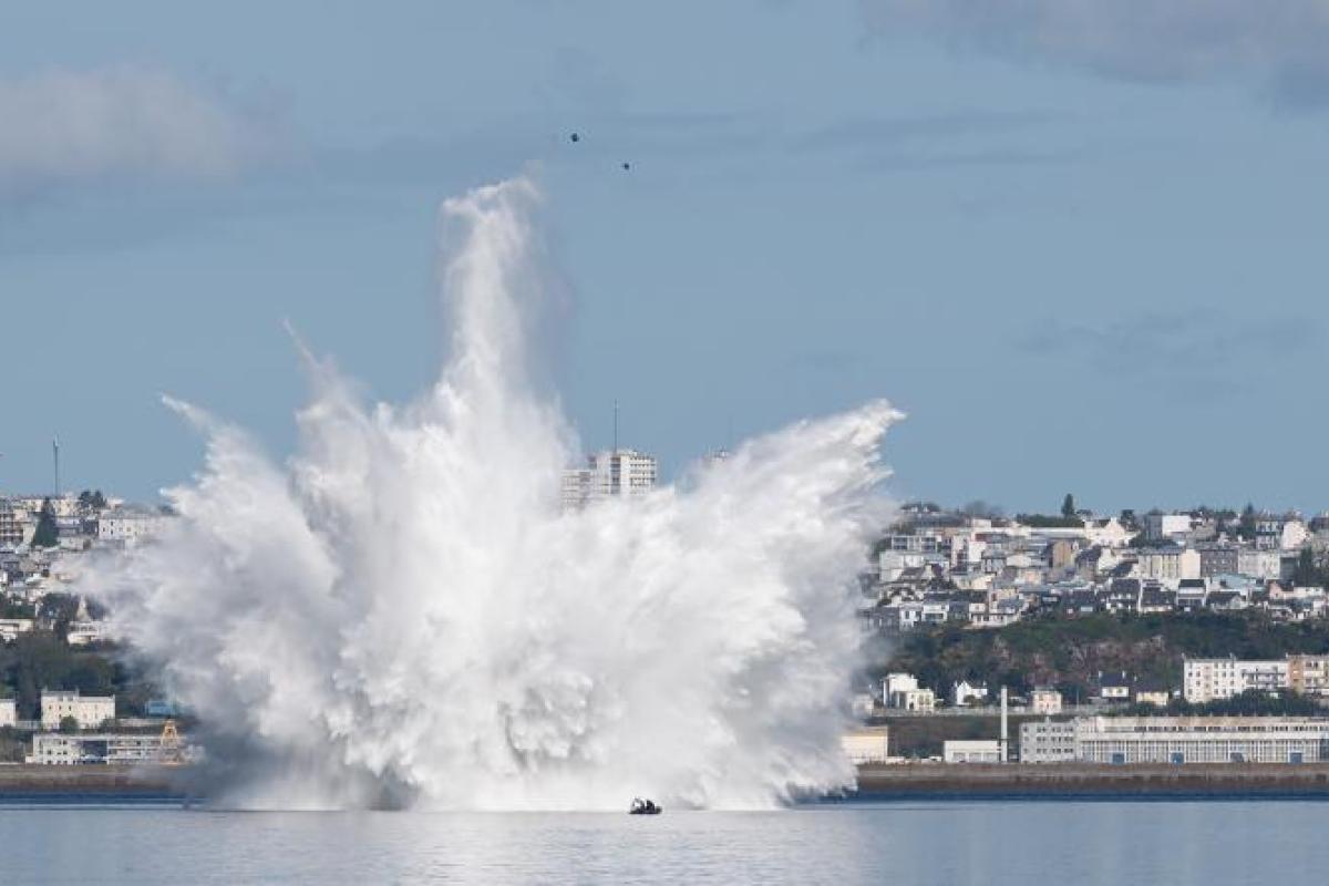 Territoire national – Contre minage d’une Luft marine bomb en rade de Brest