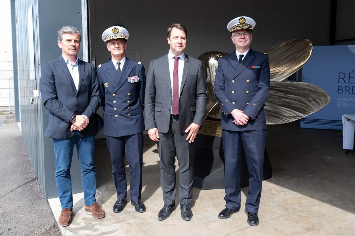 Cérémonie de remise de l’hélice du sous-marin Agosta au profit de la Région Bretagne