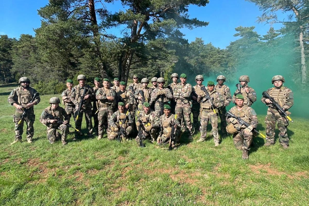 L’équipe de visite de la FREMM Languedoc A s’entraîne dans le Larzac avec les légionnaires de la 13ème DBLE