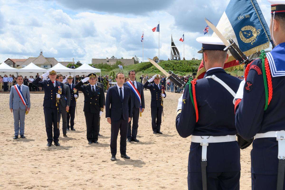Cérémonie de tradition de l'École des fusiliers marins à Ouistreham