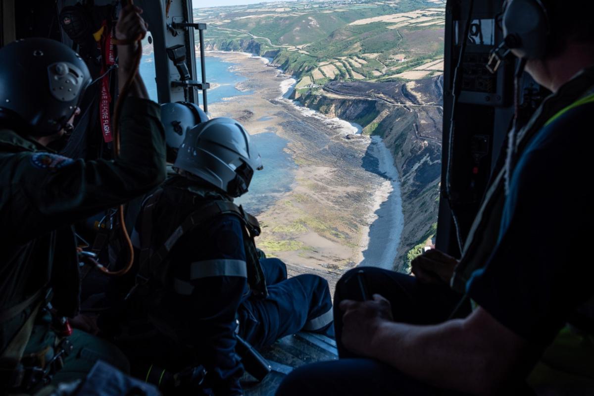 Intervention des marins pompiers de Cherbourg aux côtés des services départementaux d’incendie et de secours de la Manche pour préserver les landes du Cap de la Hague.