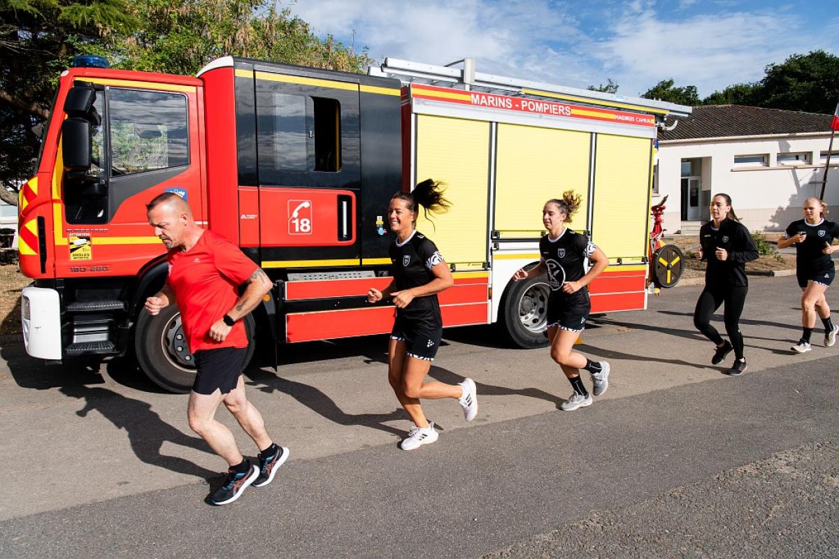 Matinée cohésion des joueuses du Brest Bretagne Handball avec les marins-pompiers de Brest 