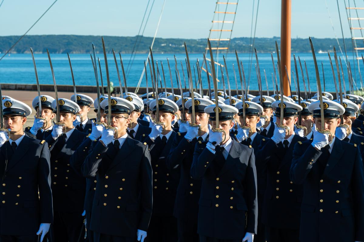  Remise de sabres aux nouveaux élèves-officiers de la promotion EN22