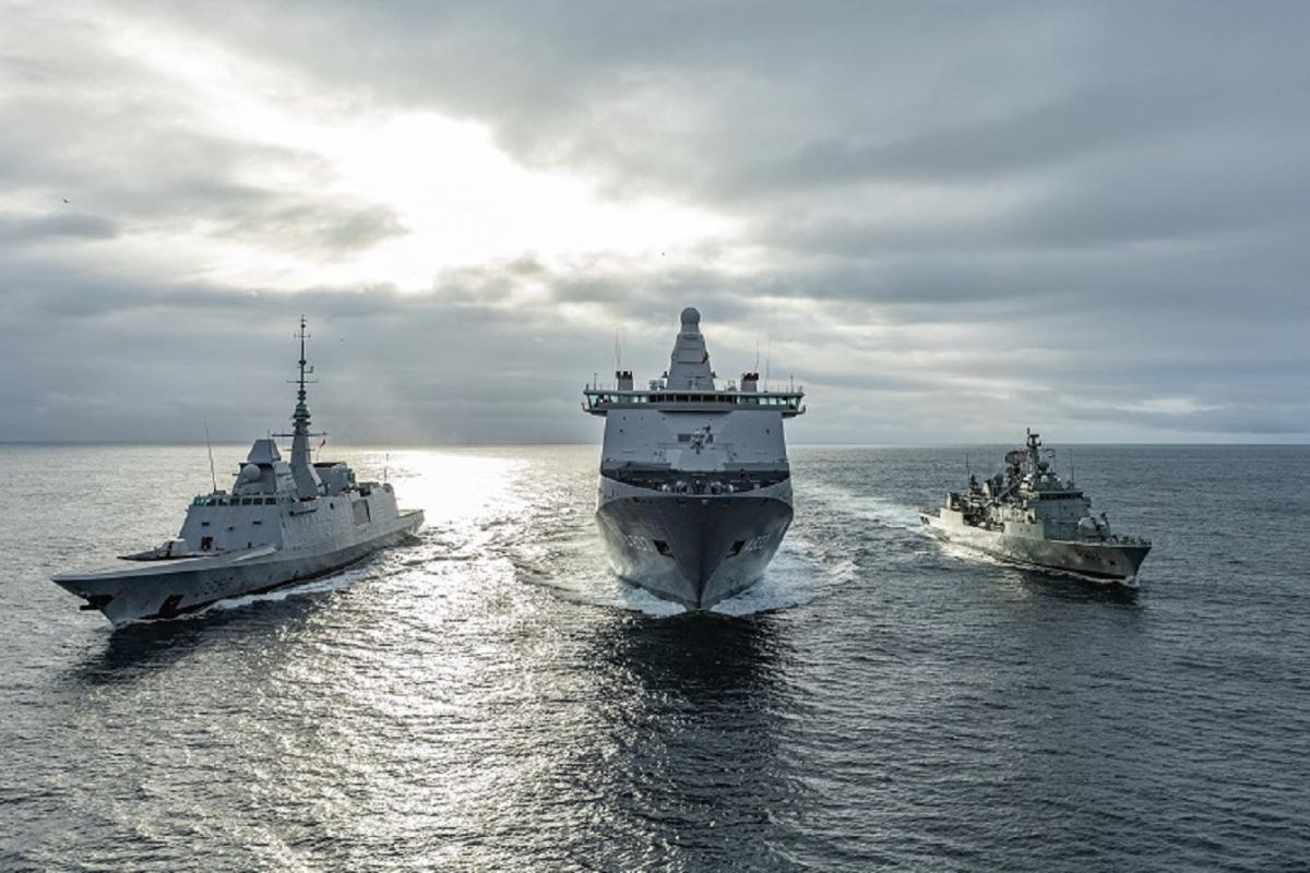 La FREMM Aquitaine rencontre le Task Group OTAN SNMG1 en mer d’Iroise 