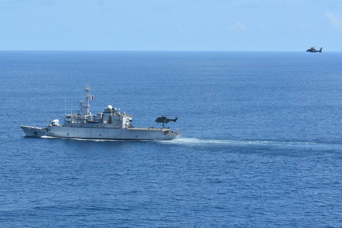 Lutte contre la piraterie : entraînement de la Marine française dans le golfe de Guinée 