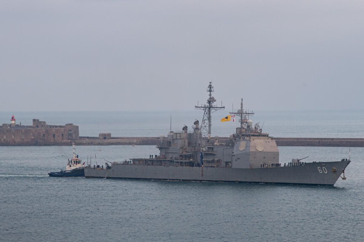 Escale de la frégate USS Normandy à Cherbourg 